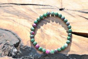 Armkette Zoisit mit Rubin