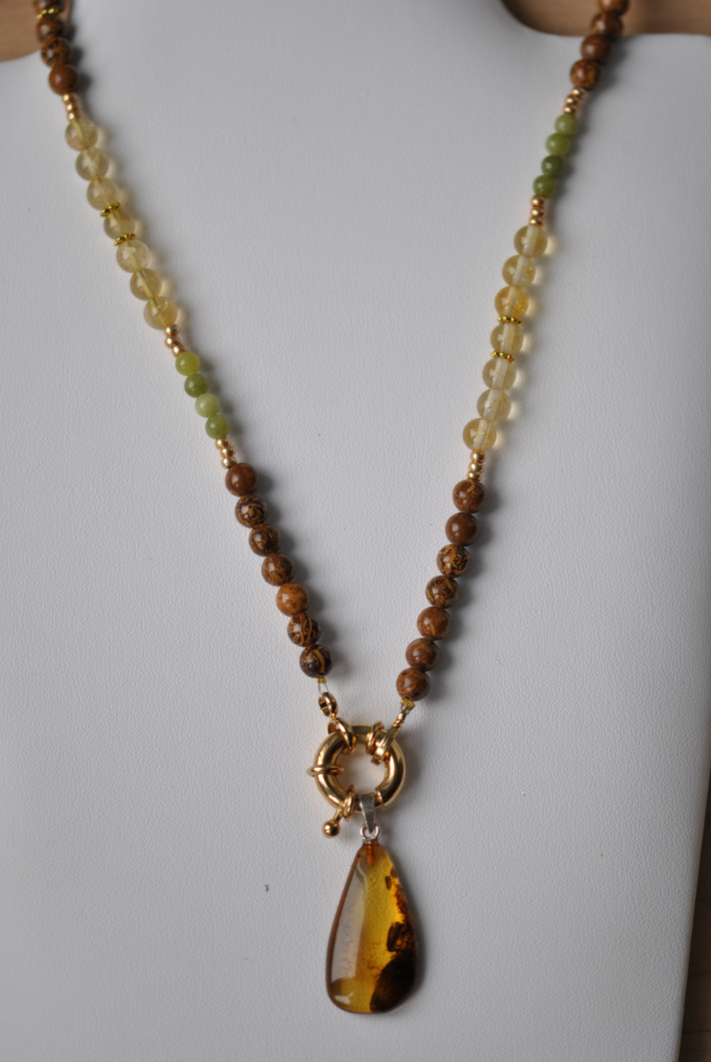 Jade, Elefantenhaut Jaspis, Citrin / Langehalskette mit Bernstein