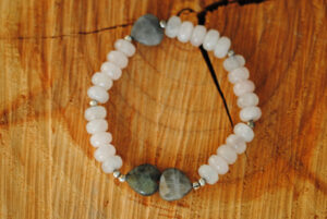 Rosenquarz mit Labradorit Herzen