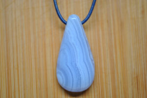 Chalcedon blau gebändert