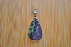 Zoisit-Rubin (Anyolith)